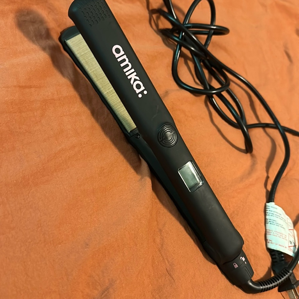 Amika flat iron